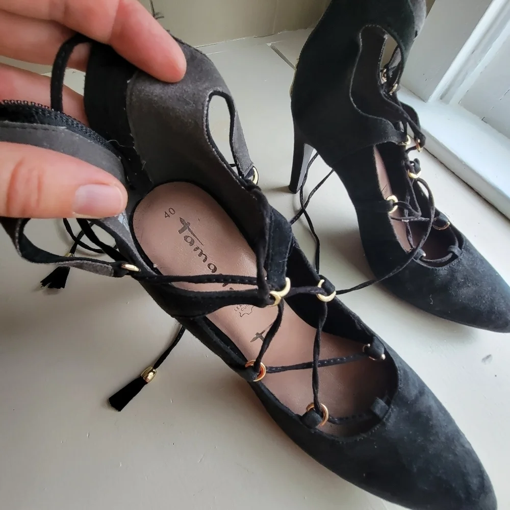 Tamaris, Black suede wrap pump, Size 40 (81/2-9)